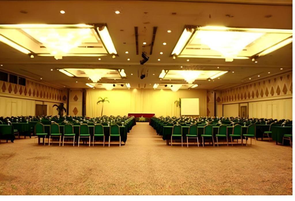 โรงแรมการ์ติกา จันดรา จาการ์ตา ภายนอก รูปภาพ